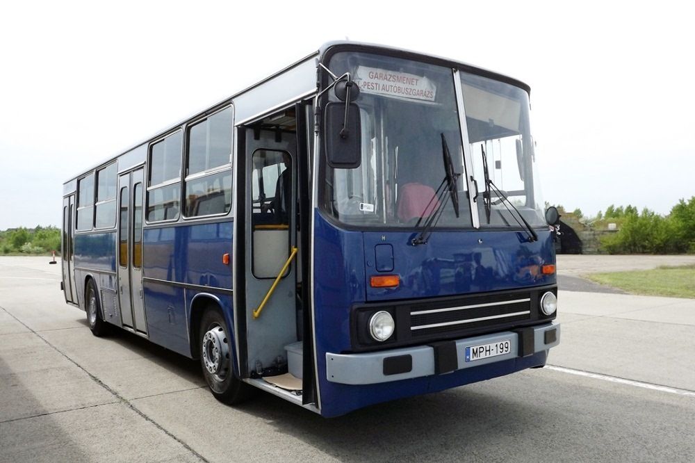 A kelenföldi buszgarázs Ikarus 260-asa kiváló állapotban van, pedig több mint 25 éve járja a budapesti utakat
