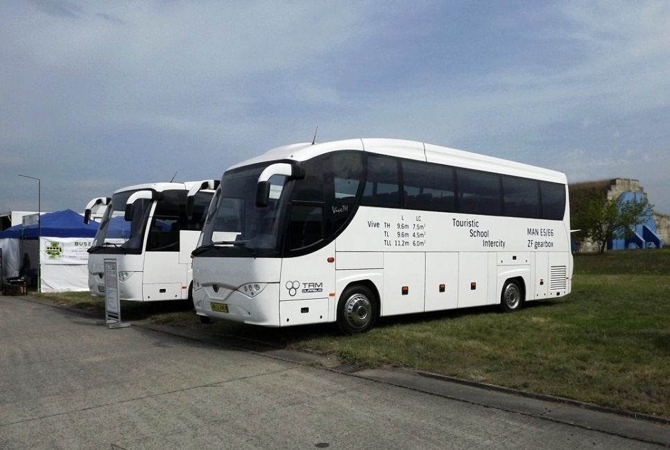 A szlovén TAM standja, a kiállításra elhozott buszok jól tükrözik, hogy elsősorban a kis befogadó képességgel rendelkező turistabuszok területén számítanak idén eladásokra
