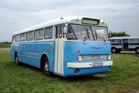 Egy kiváló állapotban lévő Ikarus 66-os. Az idősebbek számára a fiatalságot, a fiatalok számára pedig a legendás magyar autóbuszgyártást képviseli