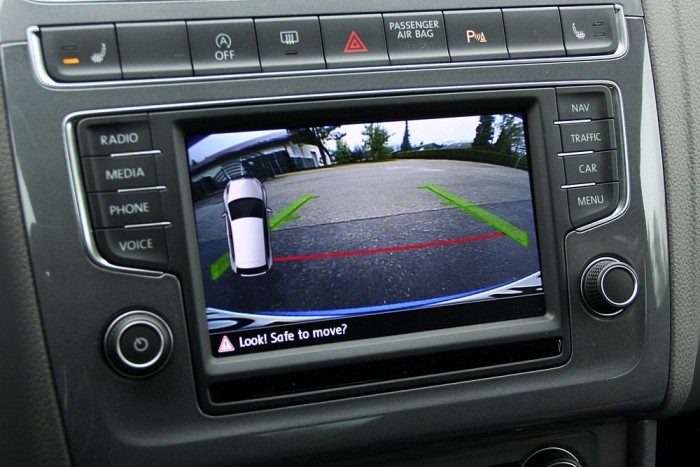 A tolatókamera képére sem lehet panasz