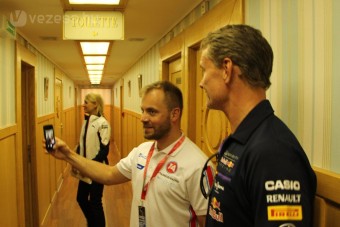 A nap képe - Talmácsi Coultharddal szelfizett a wc-nél