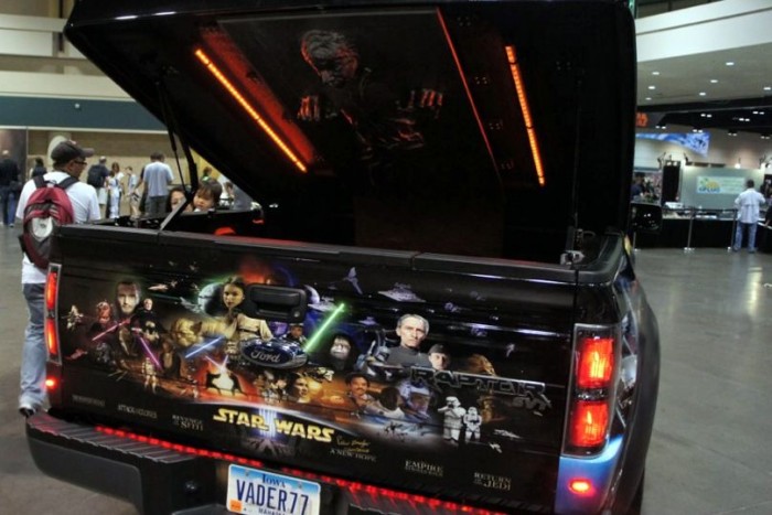 Az erő legyen velük! 9 | Vezess Toyota pickup a Nagyúr rendszámával és a lefagyasztott Han Solóval