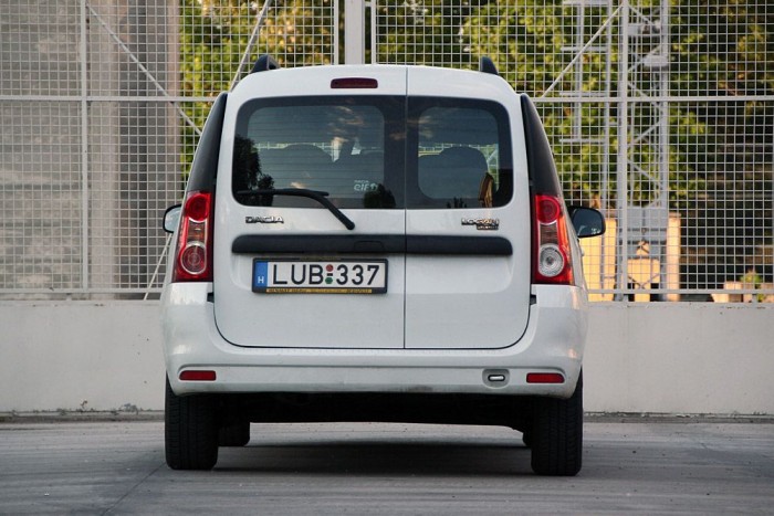 A te autód is túlélne négy gyereket? 12 | Vezess Praktikus, és látványos is a duplaajtós hátsó