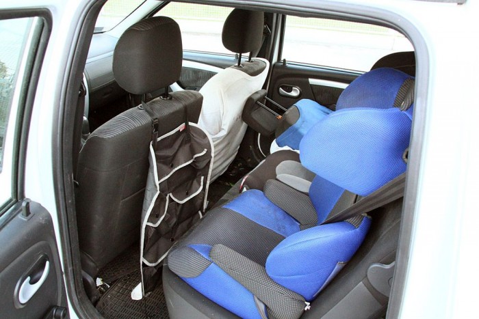 A te autód is túlélne négy gyereket? 8 | Vezess A nagyobbaknak már nem kell gyerekülés, és majomügyességüknek hála leghátra is nekik kell bemászni