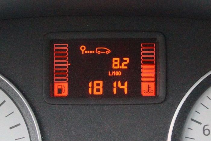 A te autód is túlélne négy gyereket? 10 | Vezess A fedélzeti számítógép szerint ez az aktuális fogyasztás