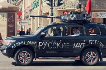 Az oroszok tankot építenek az autókból!