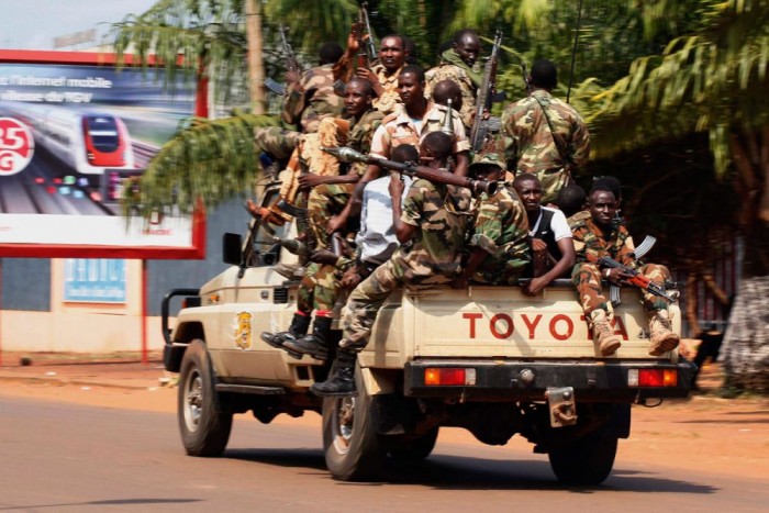 Sose tankolj itt: benzin 566 forintért 5 7. Közép-afrikai Köztársaság, 491 Ft/liter. Az Afrika közepén fekvő országban polgárháború dúl. A trópusi éghajlattal járó, négy hónapos esős évszak miatt közlekedni nemcsak nehéz, de drága is errefelé