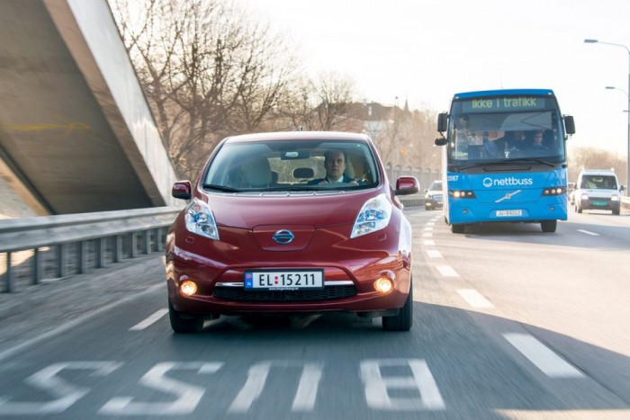 Sose tankolj itt: benzin 566 forintért 11 1. Norvégia, 566 Ft/liter. A skandináv ország jól jött ki az olajlelőhelyek és gázmezők elosztásából, itt a szénhidrogénvagyont okosan használják fel. Hiába van olaj gazdagon, a közjó érdekében az üzemanyagár is magas. A legdrágább a világon