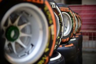 F1: A Pirelli lassan beadja a derekát 6