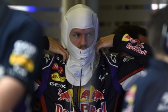 F1: Vettelt hátrasorolták, 15. lesz