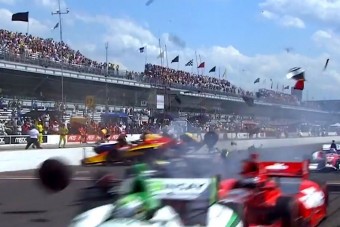 Brutális rajtbaleset az IndyCarban - videó