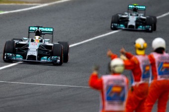 F1: Hattizeddel győzött Hamilton