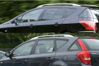 Lehetségese ekkora véletlen? A Ceed Sporty Wagon hátsó ablakmegoldása szolgaian követi a Peugeot 407 SW-ét