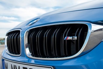 Négyhengeres motort kaphat az BMW M3!