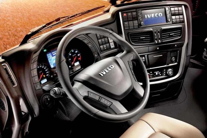 Gázban utazik az Iveco 3 | Vezess A CNG-vel hajtott változatok ugyanazt az ergonómiát kínálják, mint a hagyományos üzemű Stralis modellek