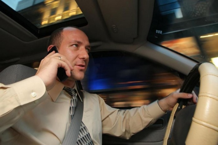 Így mobilozhatsz vezetés közben! 10 | Vezess Ez így 15 ezer, de ha elütünk közben valakit, több év böri is lehet