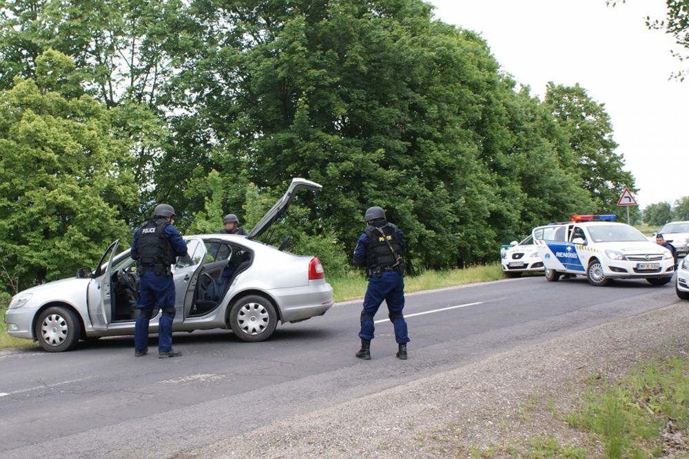 Így akciózik a magyar rendőrség – videó! 6