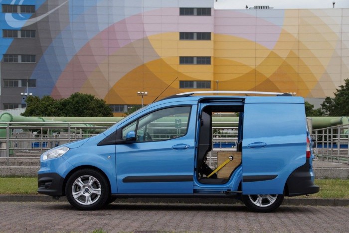 A tolóajtó hihetetlenül könnyedén mozog, nyílik, záródik