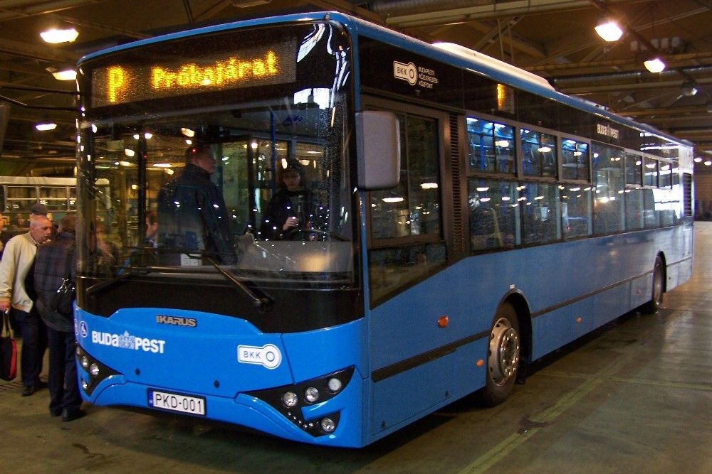Az új Ikarus V127-es a 8-busz vonalán állt forgalomba