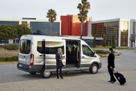 A széles utasajtó ugyancsak a Ford Transit minibusz erőssége