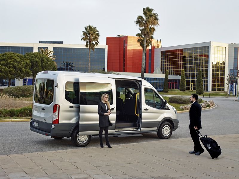 A széles utasajtó ugyancsak a Ford Transit minibusz erőssége