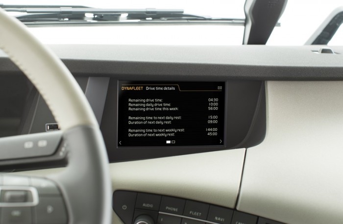 Szól a kamion, ha pihenni kell 2 A továbbfejlesztett Driver Times Support – amely a Dynafleet, azaz a Volvo Trucks flottamenedzsment rendszerének része – a vezetőfülkében elhelyezett monitoron jelzi, mikor jött el a megállás és a pihenő ideje