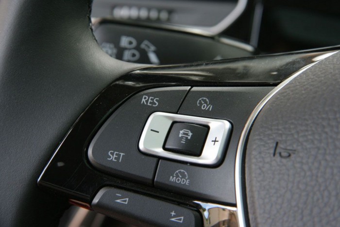 Vezettük az új családi Golfot 9 | Vezess Elég sok a gomb, eltart egy ideig, amíg kiismerjük magunkat a menürendszerben