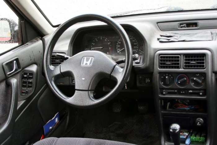 Minden jól kézre áll, az üléshelyzet is kifogástalan. Nemcsak a hangulat sportos, a motor is az