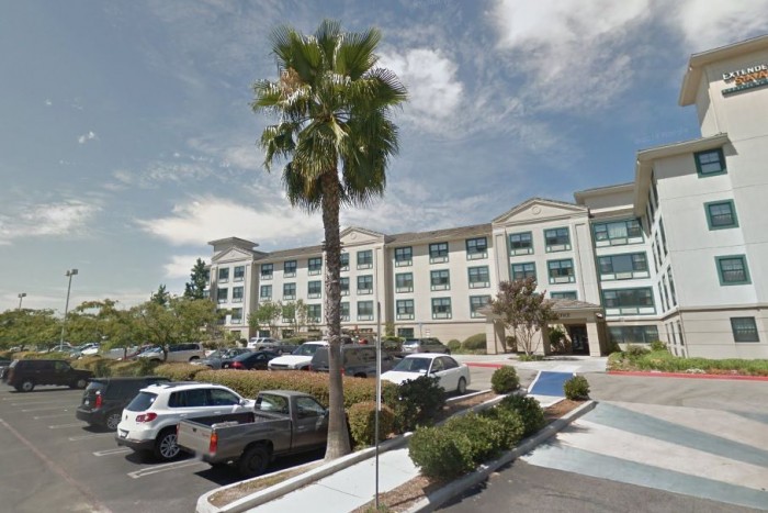 Összetörte potyázó vendége autóját a prosti 6