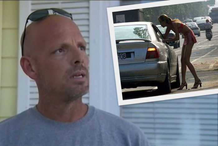 Összetörte potyázó vendége autóját a prosti 7