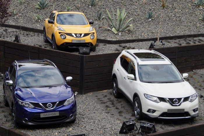 Vezettük az új X-Trailt – és tetszett 7 Az X-Trail (fehér) teljesen új modell, a Juke kapott egy jópofa modellfrissítést és egy remek új motort, a Qashqai, amit már pár hónapja tesztelgetünk, meg csak úgy ott volt a kompozícióban a portugáliai bemutatón