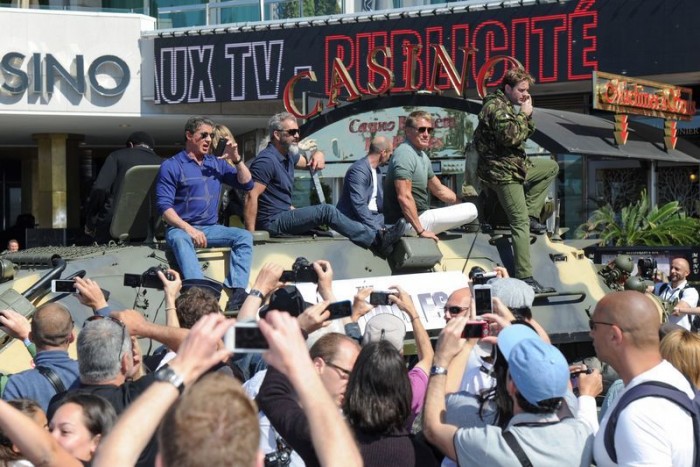 A Feláldozhatók sztárjai szeretnek pózolni 10 | Vezess A Feláldozhatók sztárjai szeretnek pózolni 10