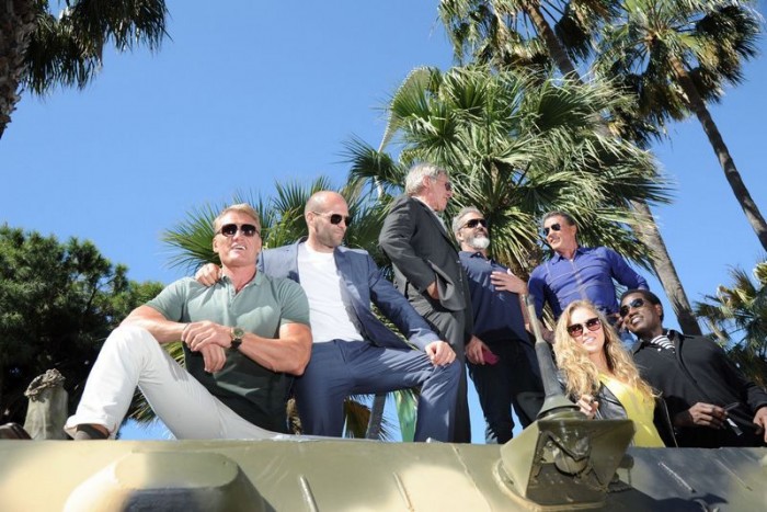 A Feláldozhatók sztárjai szeretnek pózolni 11 | Vezess A Feláldozhatók sztárjai szeretnek pózolni 11