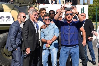 A Feláldozhatók sztárjai szeretnek pózolni