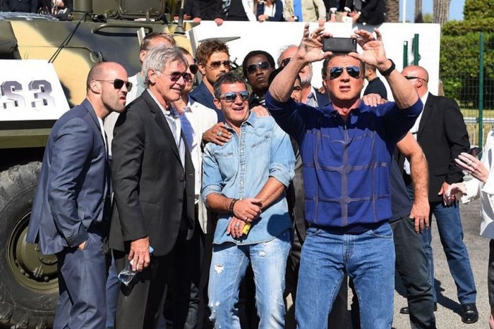 A Feláldozhatók sztárjai szeretnek pózolni 6 | Vezess A Feláldozhatók sztárjai szeretnek pózolni 6