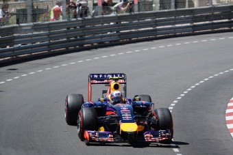 F1: Ricciardo hajszálnyira Hamiltontól