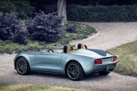 Vérbeli angol roadster, Olaszországból 37