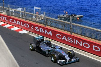 F1: Nincs büntetés, Rosbergé a pole