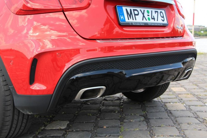 Mercedes GLA – A szerethető szakállas nő 8 Ilyen amikor keresztezik a kategóriákat, a tesztelt GLA esetén már több a sportos, mint a hobbiterepjárókra utaló jellemző