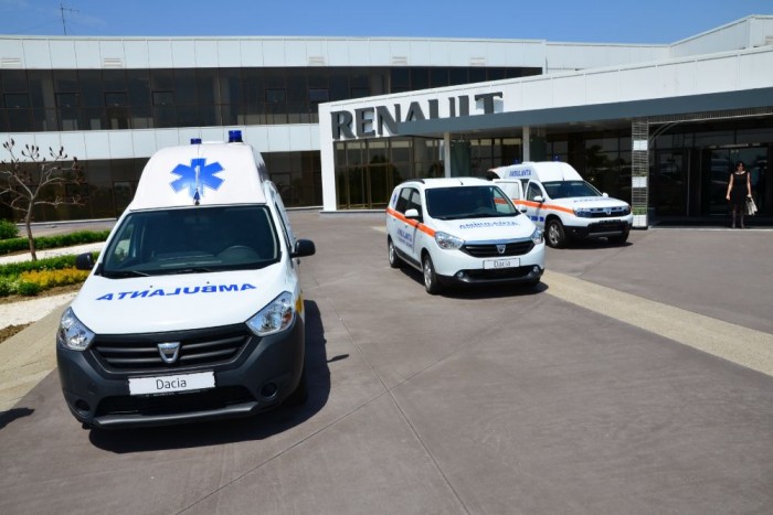 A Dacia, és ami mögötte van 21 Dokker, Lodgy és Duster mentőalakulat