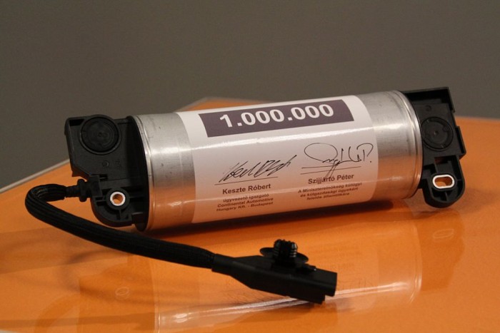 Nem túl szép, mégis fontos darab, megy is gyorsan a múzeumba