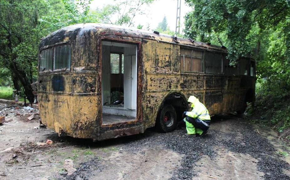 Buszt ástak elő a susnyásból 4