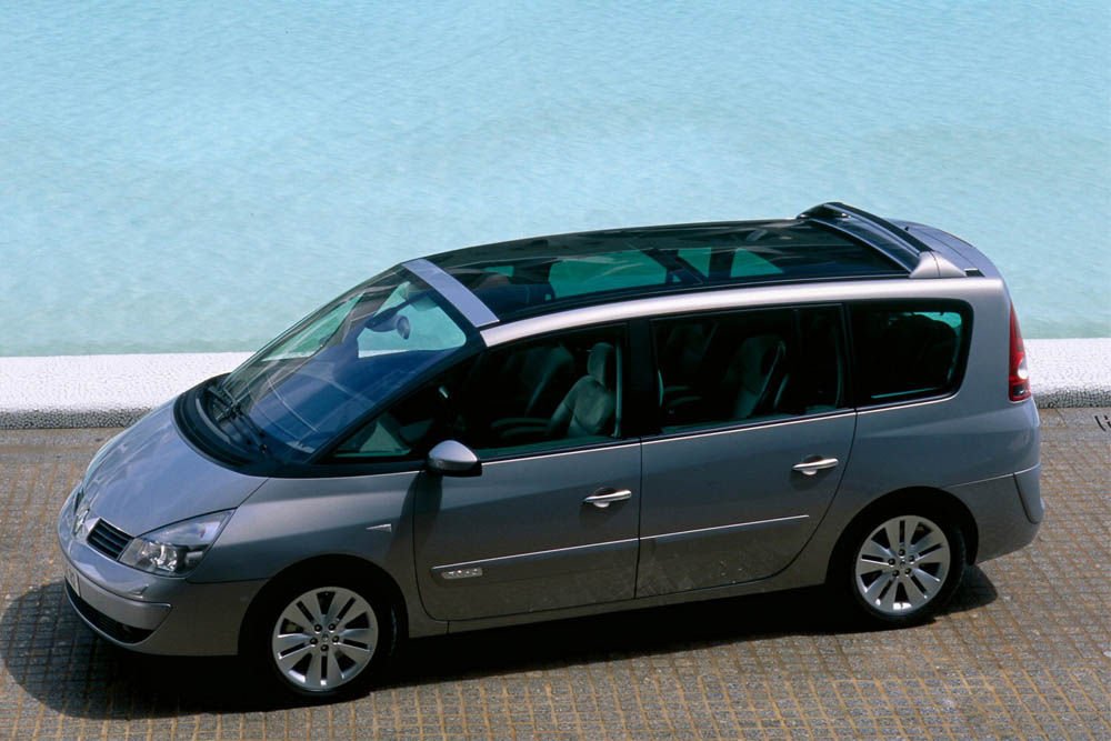 Olvasónk 1,2 millió forintért keres termetes méretű családi egyterűt, célkeresztben a Renault Espace, de vajon jó választás lehet egy használt francia? Szakértőnk segít eldönteni a kérdést!