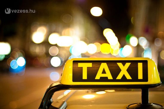 Késsel támadtak egy taxisra Budapesten