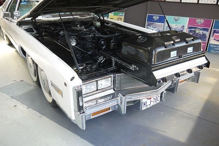 Nyolckerekű limuzin medencével, grillsütővel 8