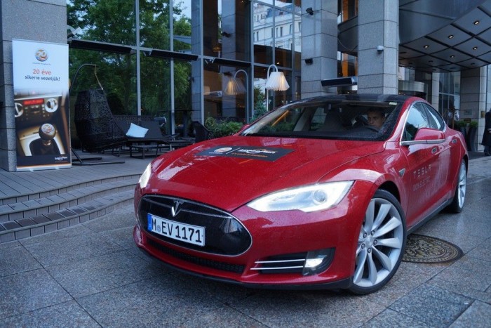 Tényleg olyan fantasztikus, ahogy mondják! 8 | Vezess A LeasePlan hozta el az autót VIP-programnak, a cég 20. születésnapjára