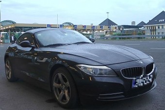 Át akarta vinni a határon a bérelt BMW-t