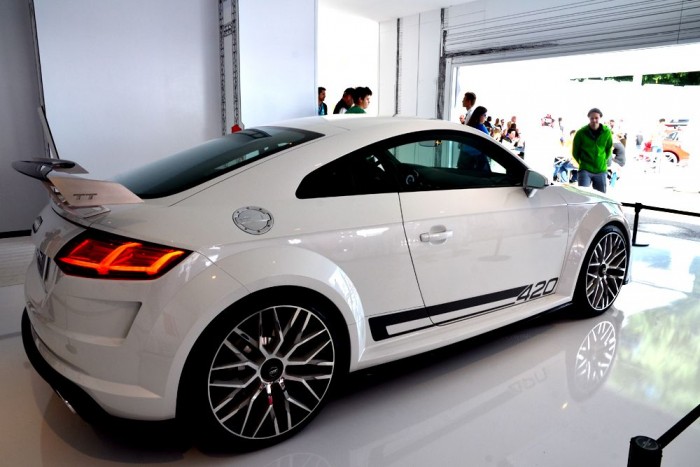 A Volkswagen-őrültek Mekkája 34 Audi TT quattro sport concept - A motorház alatt megbújó 2,0 literes TFSI motor teljesítménye 420 lóerő, ami új csúcsérték a kétliteres kategóriában. Ez literenként 210 lóerőt jelent, és 2400-6300 percenkénti fordulatszám tartományban 450 newtonméteres nyomatékot. Részletek itt!