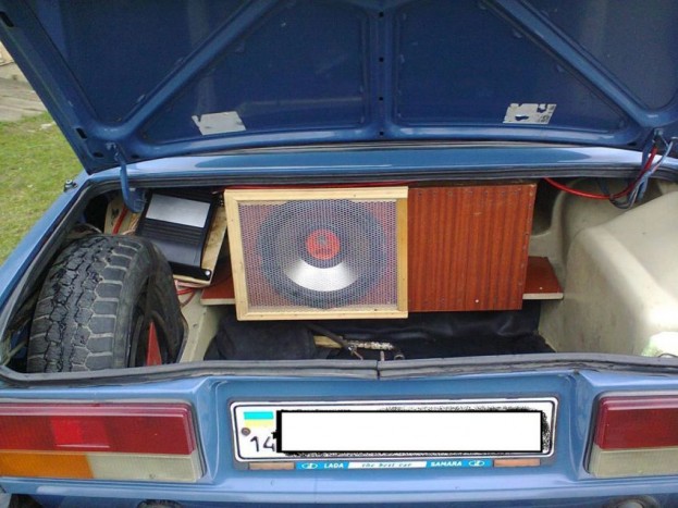 Valakinek lom a nagymuter ruhásszekrénye, másnak pedig tökéletes doboz a mélynyomó számára. Annyi tuti, hogy ebben van még anyag!