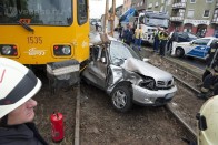 A nap képe: letarolta az autót a villamos 9